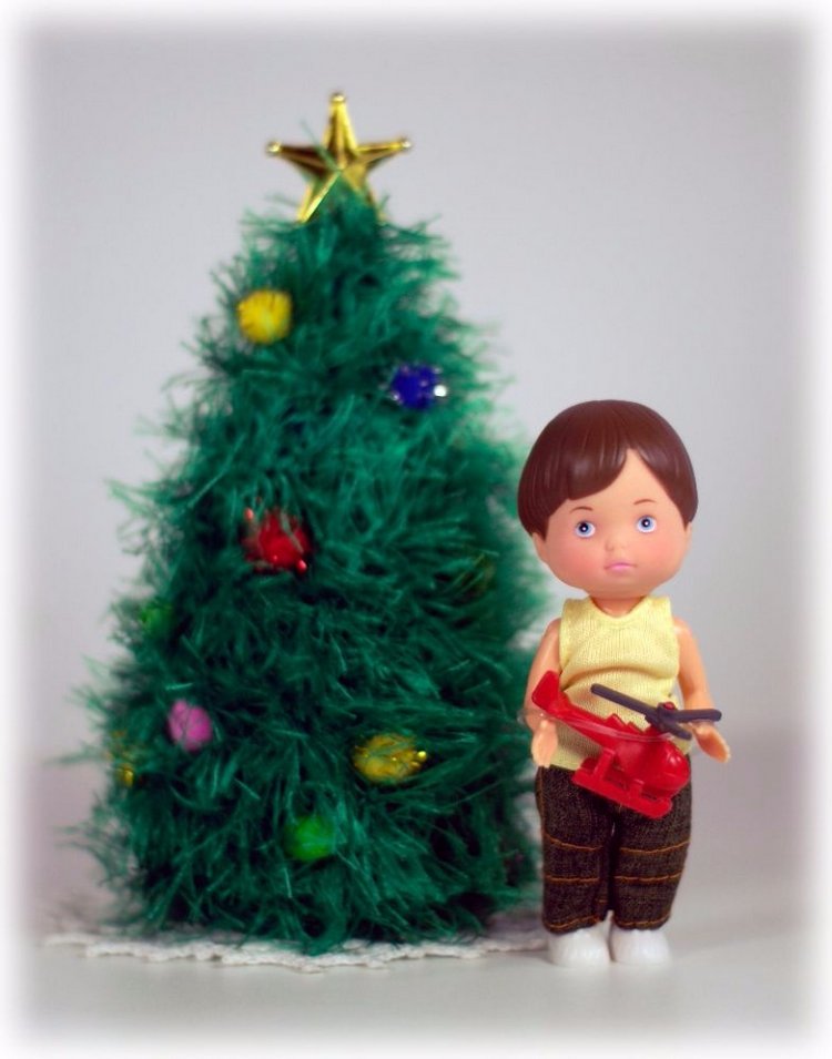 А у любопытной Дуськи на ёлке чуть зайца не увели (фото 2)