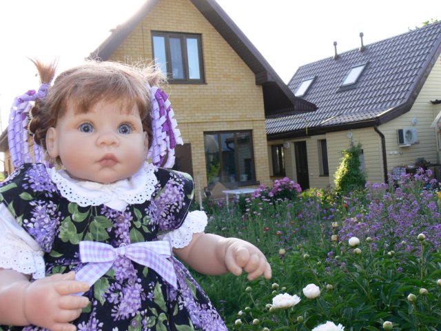 Как мы с Тиффани гуляли у мамы. Lee Middleton doll