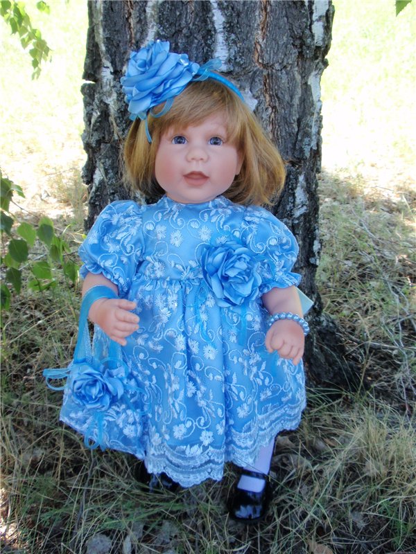 Чудеса с переодеванием продолжаются, моя Люсенька в голубом