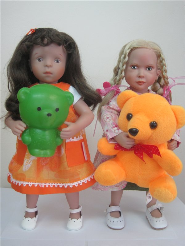 Куколки с рисованными глазками – Элли (Элен от Звернадзе) и Тата (Кати Круз)