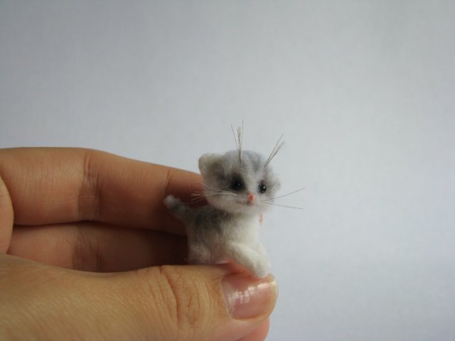 Котёнок Пушинка. Авторская игрушка валянием из шерсти Ольги Чернухо (фото 5)