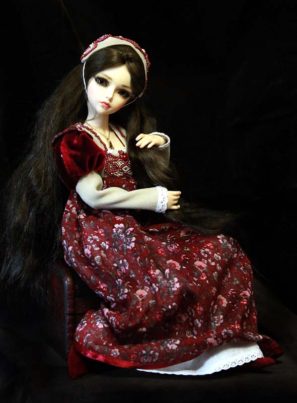 Сияет красота её в ночи, как в ухе мавра жемчуг несравненный