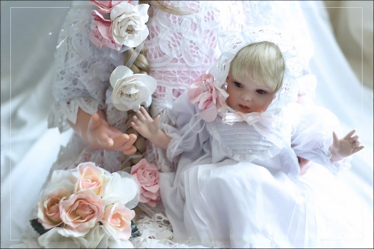 Родом из Детства... Посвящаю моей любимой Бабушке и всем Бабушкам в Мире! "Sweet Embrace" от Fayzah Spanos