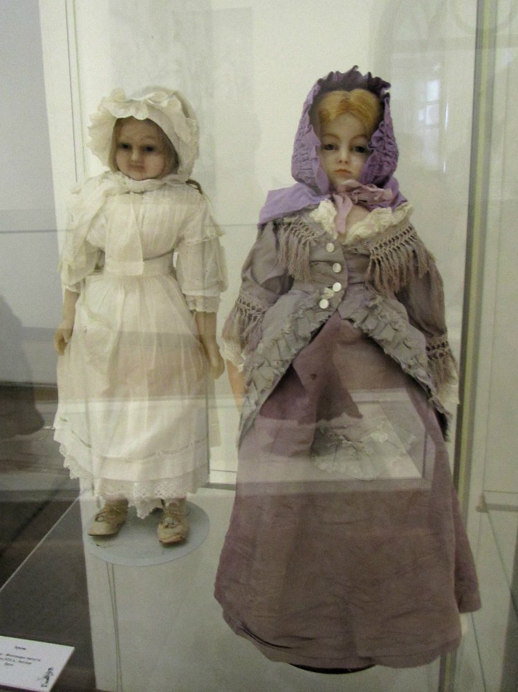 «Мода по-взрослому. Истории из кукольного гардероба» - выставка в Музее-заповеднике «Царицыно» - в шести частях. Часть 1