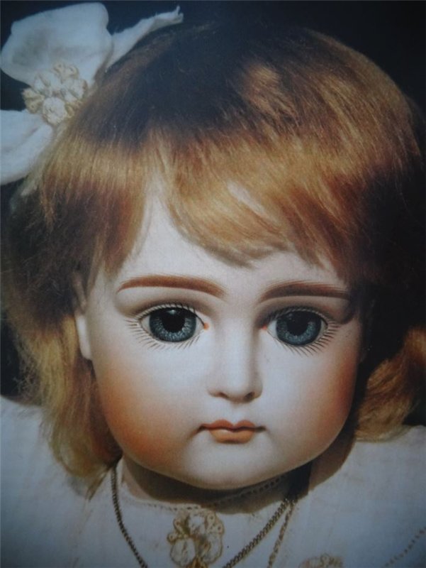 Антикварные куклы в тематических фотографиях