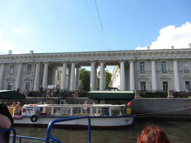 Приглашаем на водную экскурсию по Петербургу