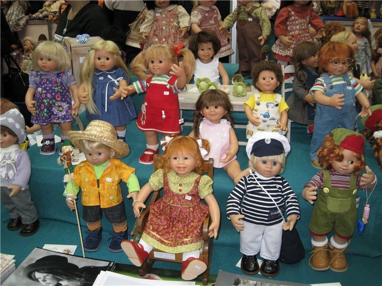 Как Элис и Муся посетили выставку кукол в Гостином дворе