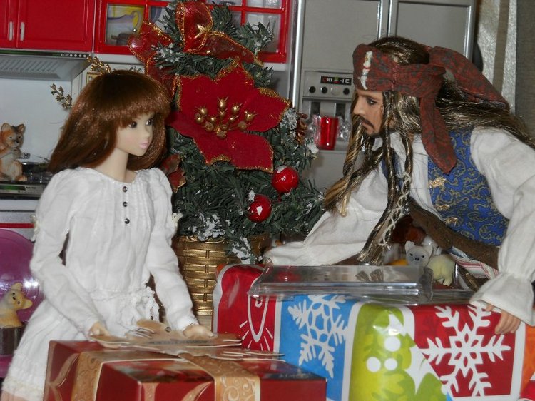 Как капитан Джек Воробей и девочка Момоко Деду Морозу помогали