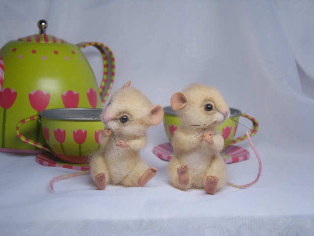 Безумное чаепитие или "так вот кто это шуршал!". Авторские игрушки валянием Ольги Чернухо (фото 3)