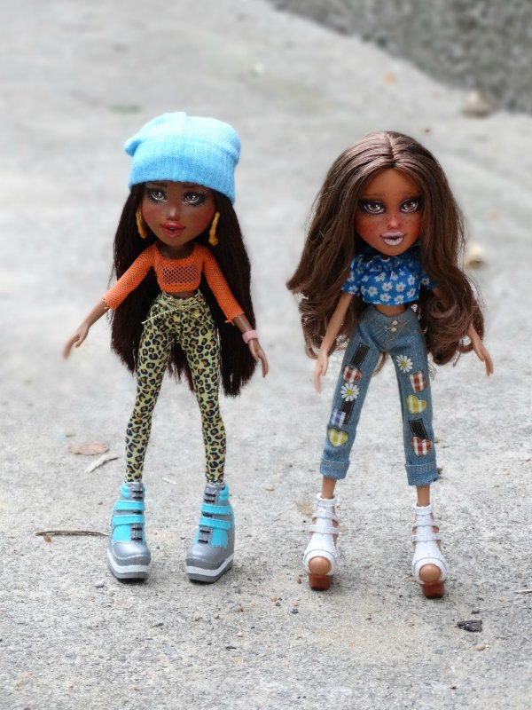 Мои девочки (перерисованные Братц 2015) вышли на улицу