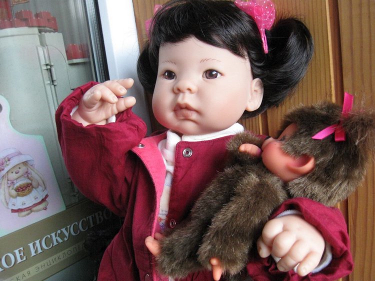 Азиаточка Миддлетончик и её любимые игрушки