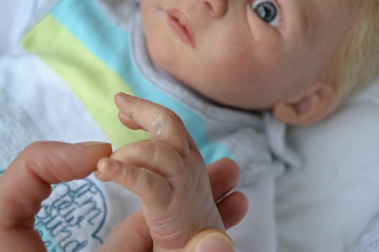 Малыш Moira с больным пальчиком (фото 5)