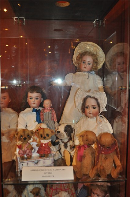 Выставка антикварных кукол - "Дорогами снежных лун"