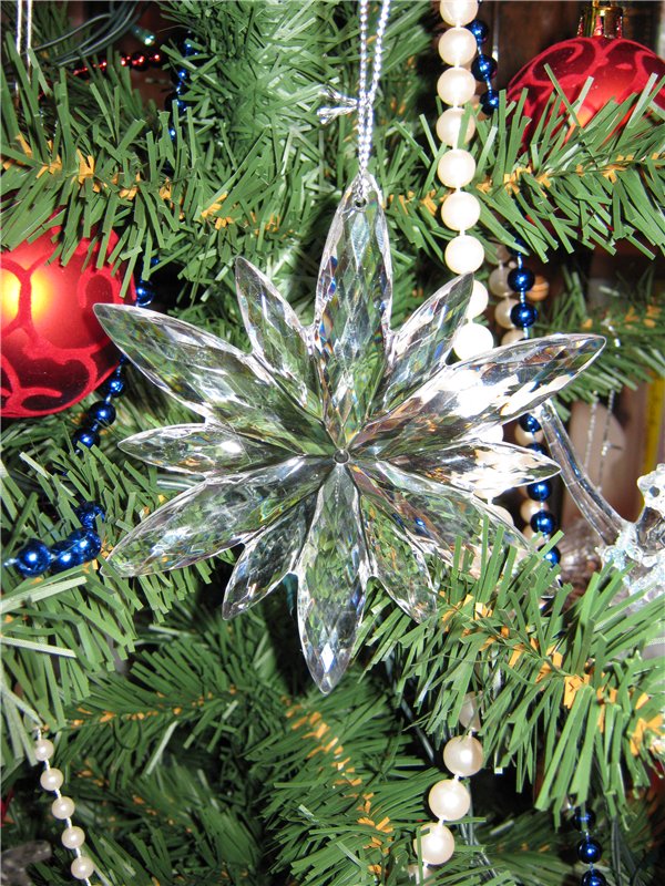 Фигурки изо "льда" (елочные игрушки 21 века)