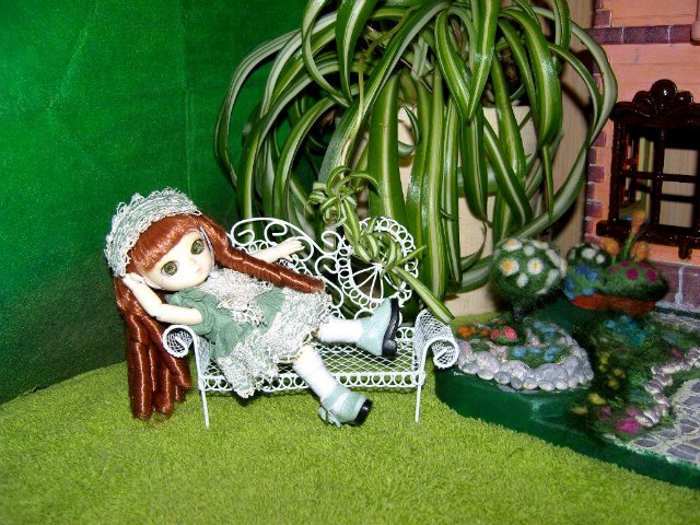 В моем новом домике новоселы