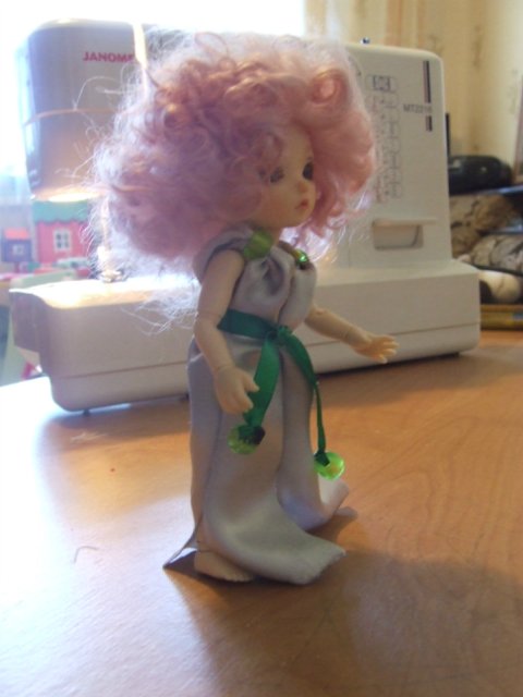 Платье для куклы из атласной ленты. Простое изготовление. Мастер-класс (фото 9)