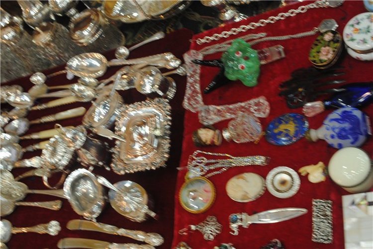 На Тишинку мы пошли – там сокровища нашли. Взгляд на «Блошиный рынок» со второго этажа | Бэйбики На Тишинку мы пошли – там сокровища нашли. Взгляд на «Блошиный рынок» со второго этажа