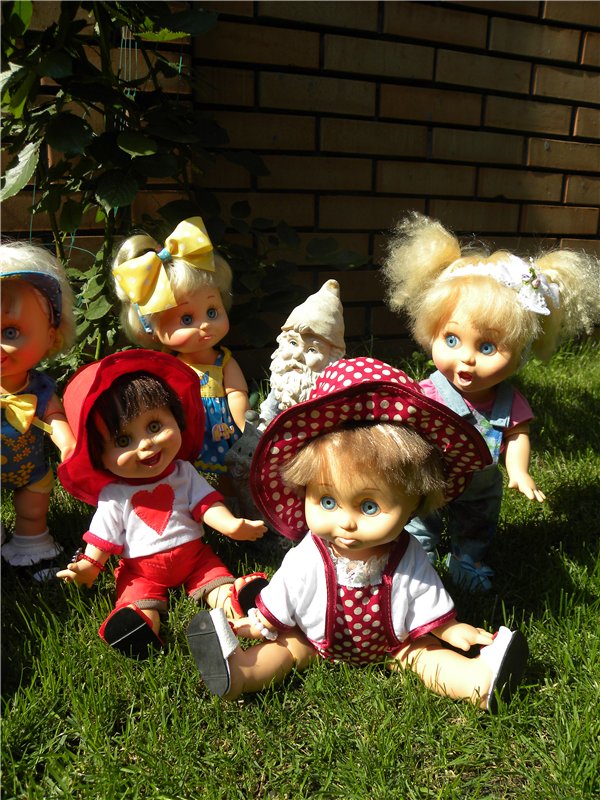 Девочки на прогулке — Куклы Galoob Baby Face (Фейсинки): винтаж 90