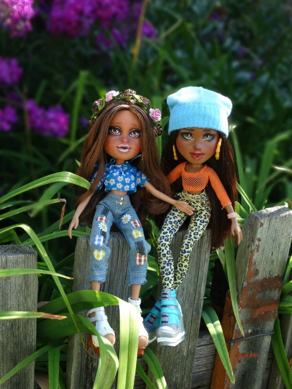 Мои девочки (перерисованные Братц 2015) вышли на улицу
