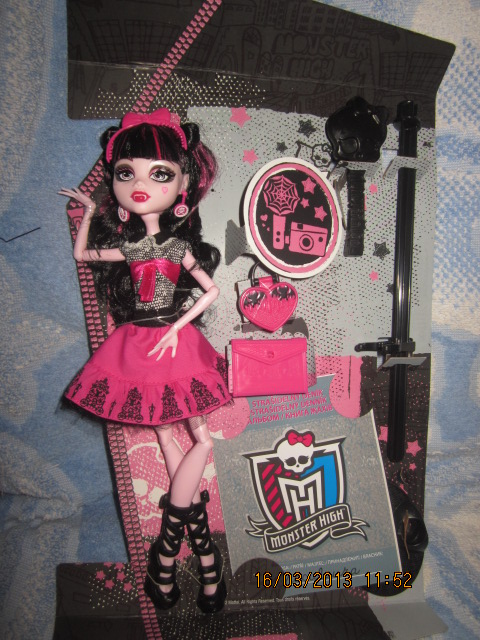 К нам в коробке....приехали "монстры". Куклы Monster High