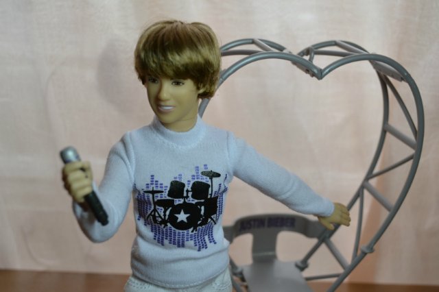 Приглашаю на концерт Джастина Бибера (шарнирная кукла Jastin Bieber) | Бэйбики Приглашаю на концерт Джастина Бибера (шарнирная кукла Jastin Bieber)