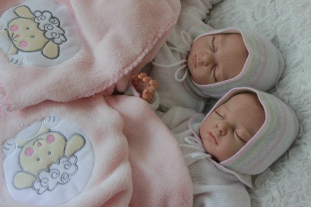 Одинаковые дочки... Куколки реборн Виктории Вишни