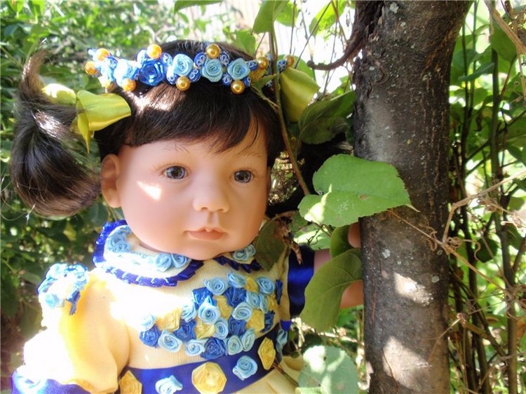 Солнечная цветочница Анюта. Эксперименты с переодеванием могут быть нескончаемы