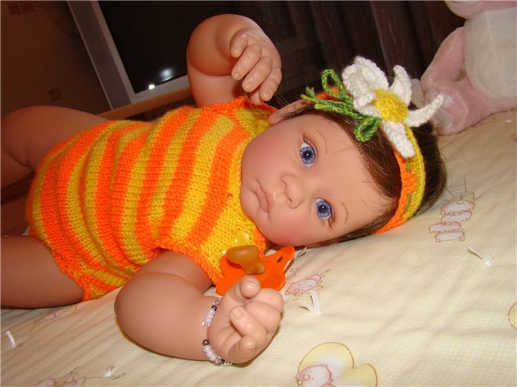 Ярче солнышка.Вязанный костюм для куколки Ли Миддлтон