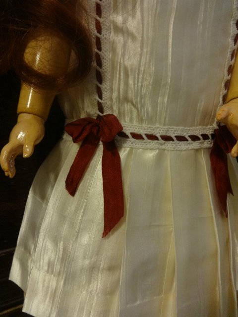 Задумчивая, скромная, тихая и строгая. Armand Marseille