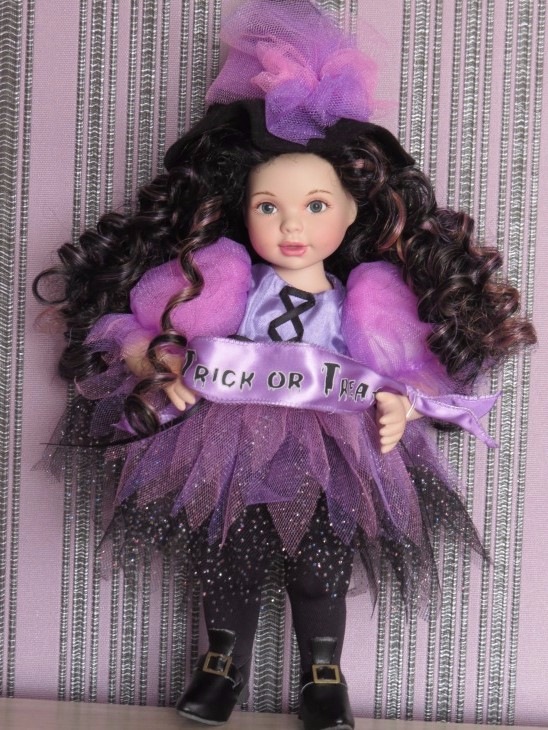 Неожиданно для меня, прилетела ко мне чудная фарфоровая ведьмочка