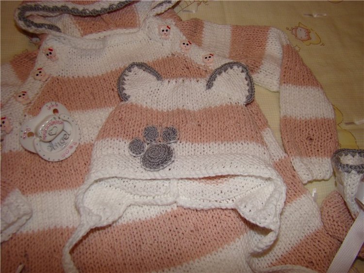 Вязалочки для Булочки. Peek-a-Boo от Ли Миддлтон