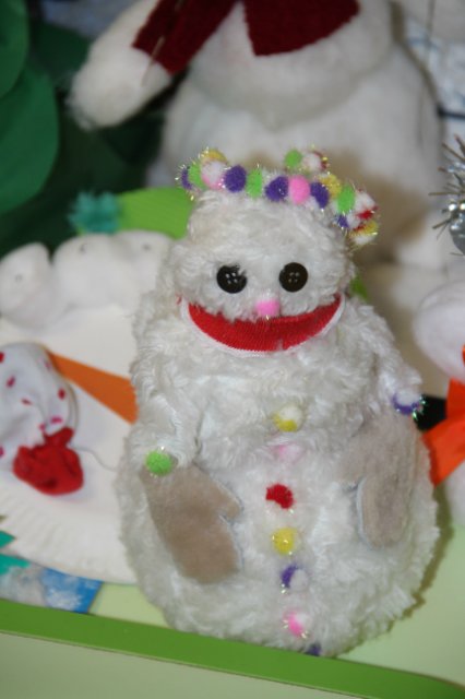 Необычные снеговики из обыденных вещей своими руками