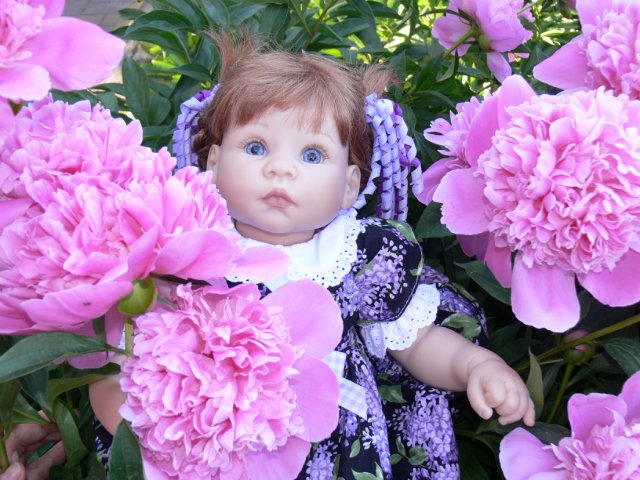 Как мы с Тиффани гуляли у мамы. Lee Middleton doll