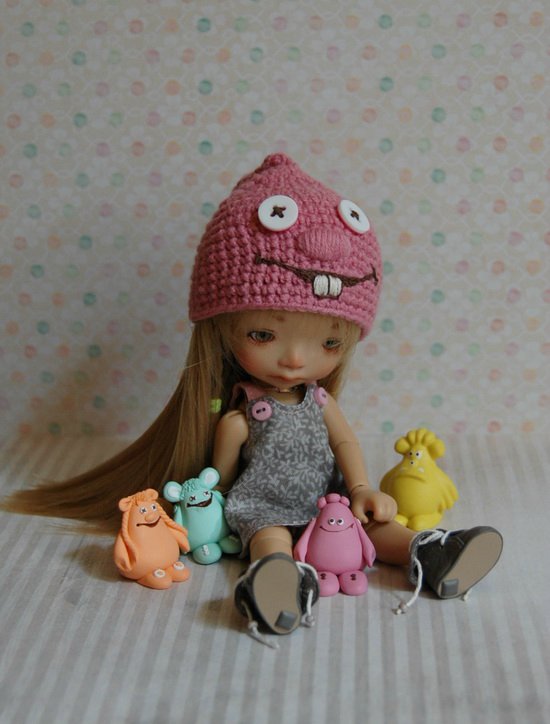 Малыши в смешных шапочках