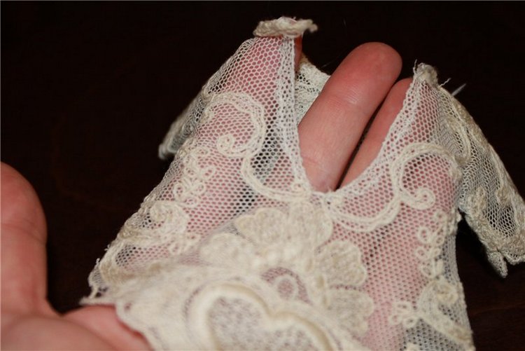 Подарки куклятам. Антикварное платье и парик (фото 8)