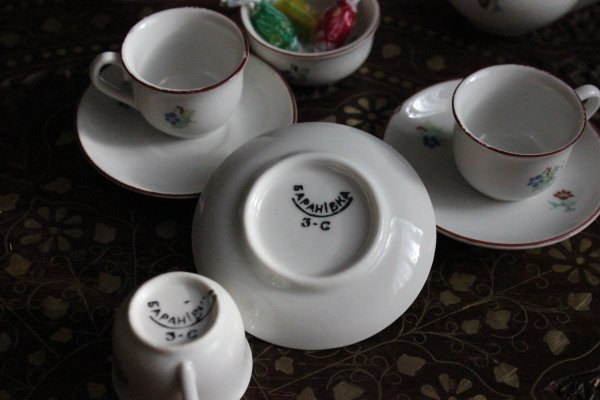 Посуда антикварная, старинная, винтажная - праздник души для нас и конечно кукол! Часть вторая