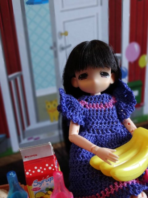 Хорошо, когда у мамы столько кукол и домик для них