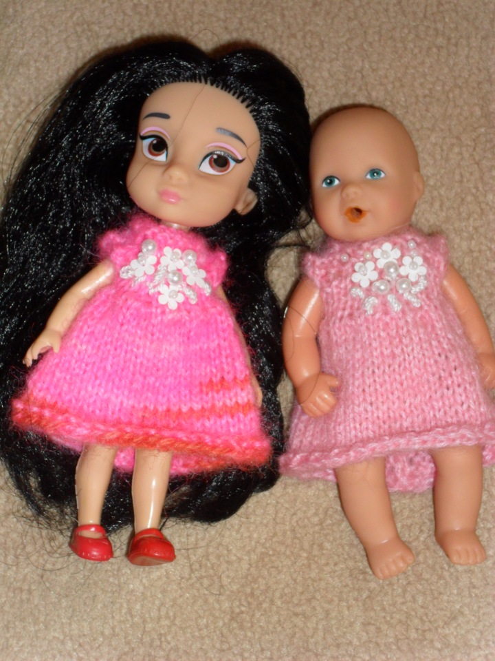 Даешь каждой мелочи по собственному платью! Платьица с вышивкой (фото 2)