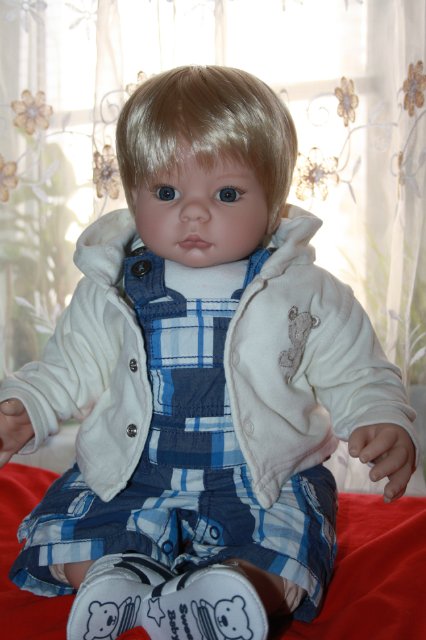 Девочка? Мальчик? Кукла Lee Middleton