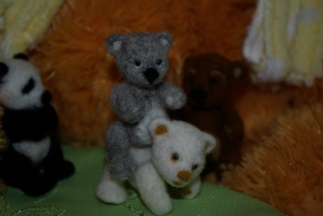 Родились у меня медвежата. Авторские игрушки сухим валянием