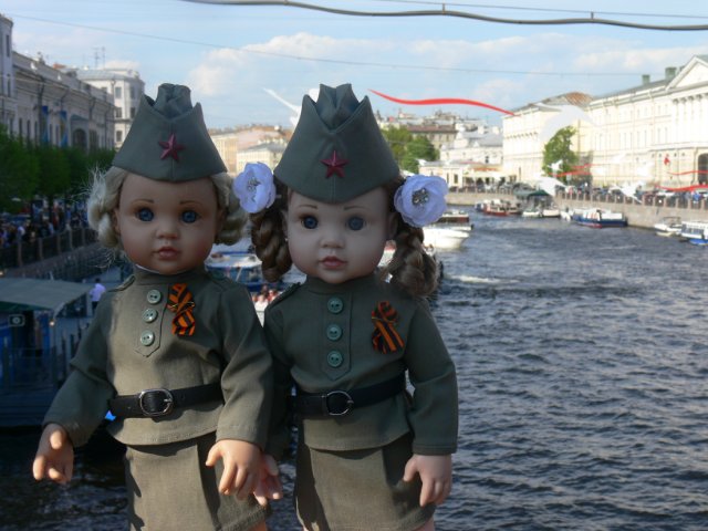 Праздник Победы и шествие Бессмертного полка в Санкт Петербурге с девчонками Gotz