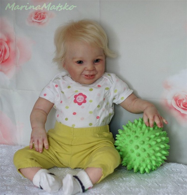 Весёлая хохотушка Маришка. Работа Марины Мацко