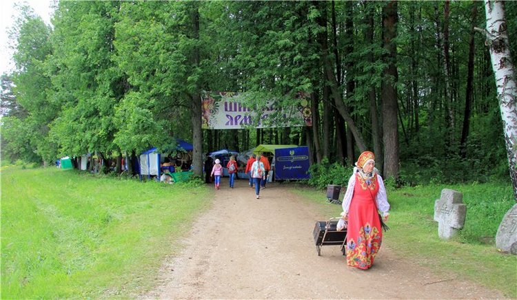 Троицкие гуляния у деревни Василёво, часть первая. Архитектурно-этнографический музей под открытым небом "Василёво"