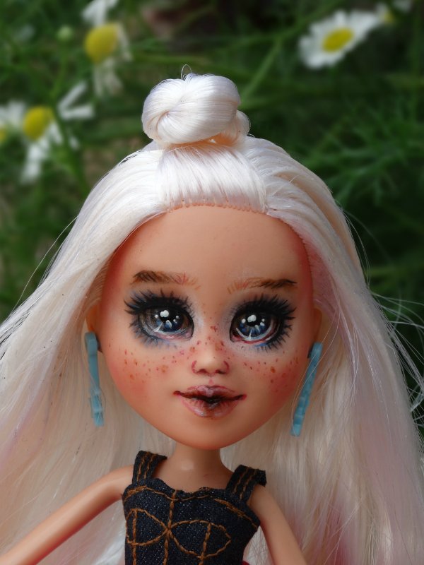 Мой цветочек, ещё одна перерисованная Братц (фото 9)