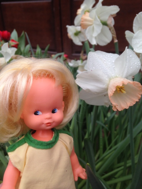 Фотосессия куклы ГДР Косолапки в Аптекарском огороде (фото 5)