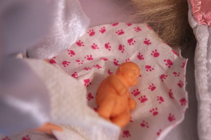 Двуспальная кровать для кукол