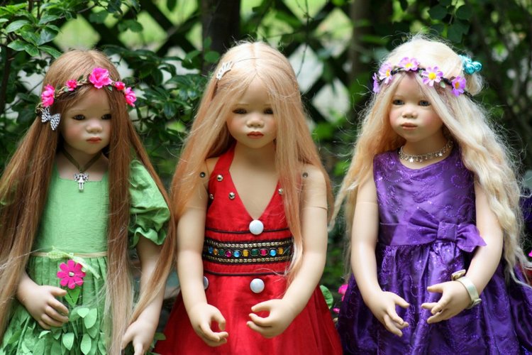 Солнечный денек в саду. Часть вторая - три подружки (фото 9)