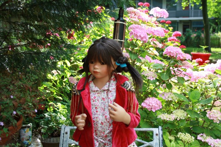 Солнечный денек в саду. Часть третья - Лилит и Анна Лу