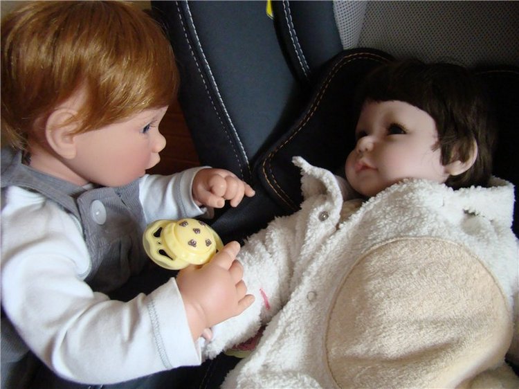 Безопасность прежде всего! Автокресло нужная вещь. Коллекционные куклы Ли Миддлтон, Адора