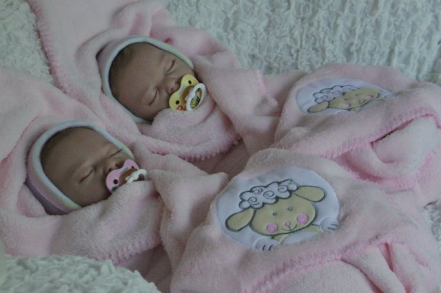 Одинаковые дочки... Куколки реборн Виктории Вишни